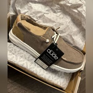 NWT Women’s Heydudes, corduroy chestnut, Size 8